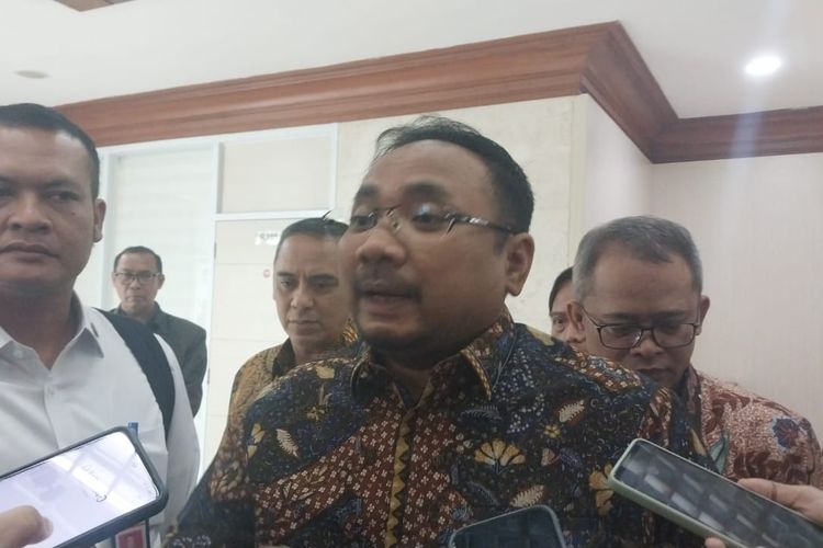 Menteri Agama Yaqut Cholil Qoumas atau Gus Yaqut saat ditemui di Gedung DPR, Senayan, Jakarta, Senin (2/10/2023).
