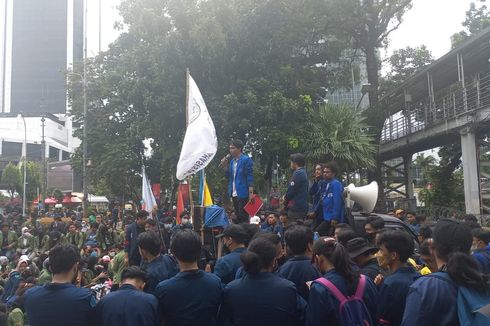 Situasi Demo Mahasiswa 21 April Pukul 17.00: Mahasiswa Mundur ke Bundaran Patung Kuda