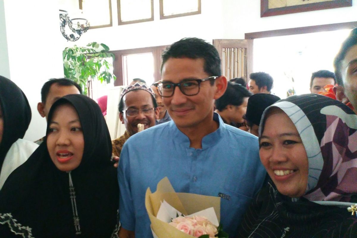 Bakal Calon Wakil Presiden RI Sandiaga Uno memberikan sambutan di hadapan puluhan pengusaha muda yang tergabung dalam Forum Kahmi Preneur di Paviliun Sunda, Jalan RE Martadinata, Kota Bandung, Selasa (28/8/2018). 