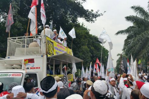 Divonis 2 Tahun Penjara, Massa Kontra Minta Ahok Dinonaktifkan Jadi Gubernur