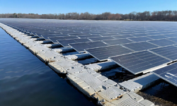 Panel Surya Terapung Menjanjikan, tapi Dampak Lingkungannya Dipertanyakan