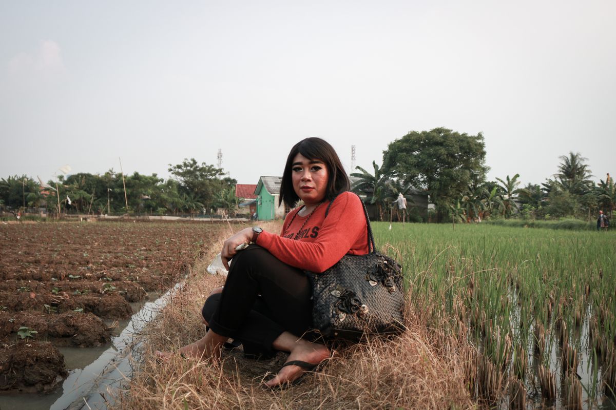 Indri (33), a trans woman from Kampung Duri, West Jakarta, is struggling in the midst of the pandemic by busking on the street.