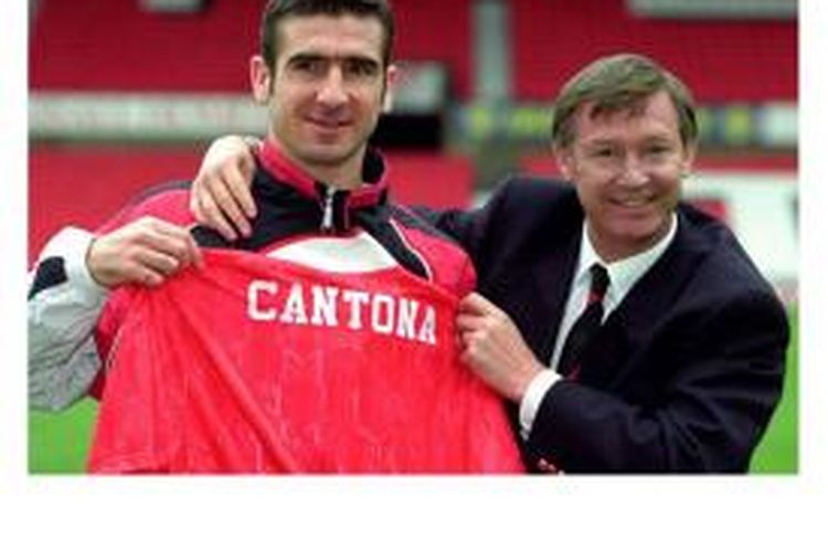 Bintang Manchester United, Eric Cantona (kiri) dan manajer Alex Ferguson.