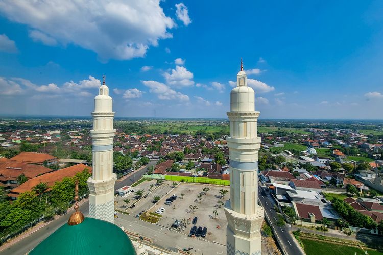 Panorama di Menara Pandang Masjid Agung Madaniyah, Karanganyar.