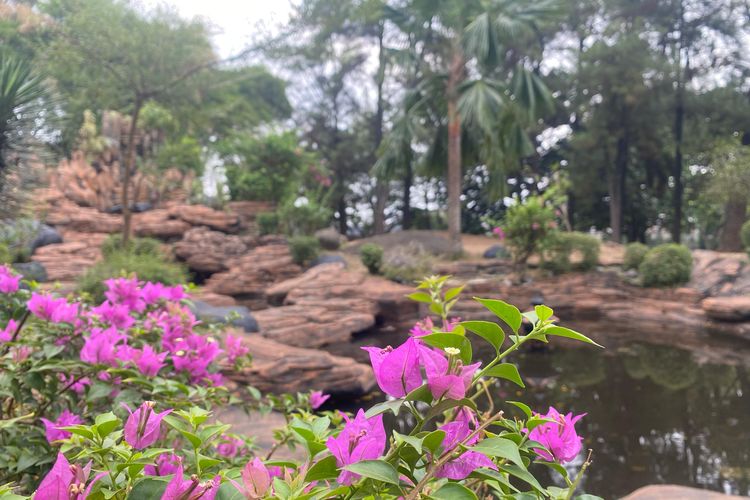 Kolam di Taman Wiladatika Cibubur. 