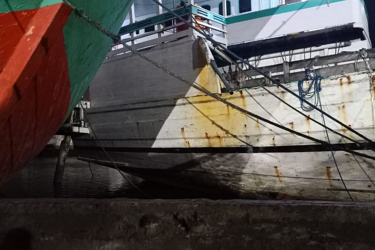 Pencarian korban tenggelam di pelabuhan sunda kelapa, Minggu (28/11/2021).
