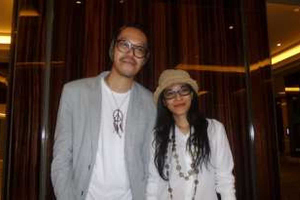 Duo Endah N Rhesa, yaitu Endah Widiastuti (vokal dan gitar) dan Rhesa Aditya (bas), hadir dalam sebuah acara bertema musik indie di Sheraton Grand Jakarta Gandaria City Hotel, Kebayoran Lama, Jakarta Selatan, Rabu (7/12/2016).