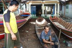 Mampir di Pulau Sewangi, Melihat Pembuatan Perahu Tradisional Banjar