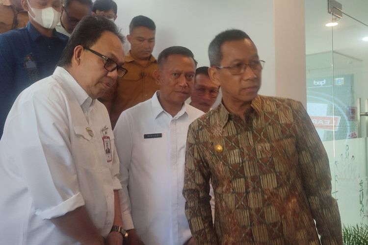 Penjabat Gubernur DKI Jakarta, Heru Budi Hartono mengunjungi Learning Center Bank DKI di Jalan Petogogan, Kebayoran Baru, Jakarta Selatan, Jumat (12/5/2023). 