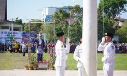 Peringati Hardiknas 2023, Jajaran Pemkab HST Kompak Kenakan Pakaian Adat Nusantara