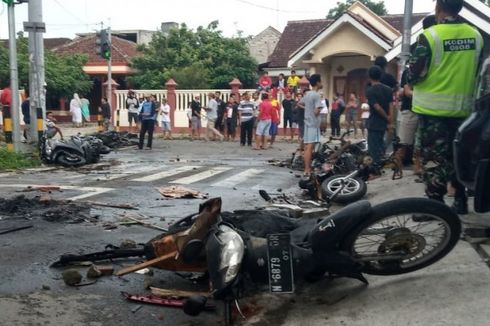 Bonek dan Aremania Bentrok, Sejumlah Kendaraan Dibakar Massa di Blitar