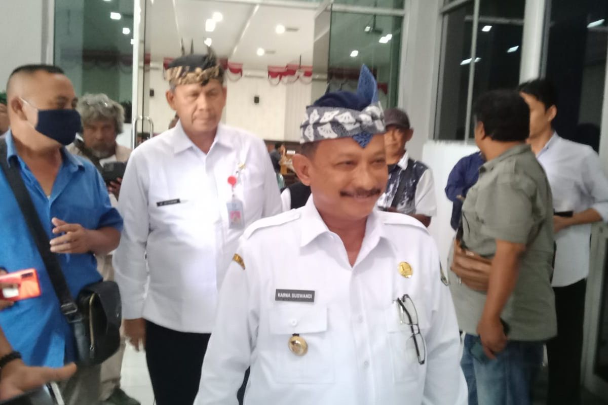 Foto: Bupati Situbondo ketika ditemui di Kantor DPRD Situbondo pada Rabu (29/3/2023).
