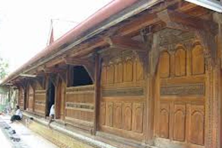 Ilustrasi rumah adat Kudus.