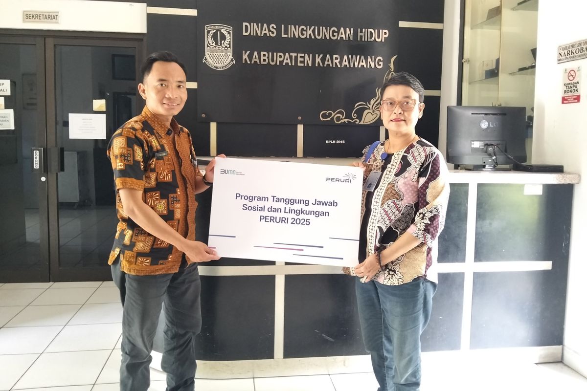 Peruri serahkan bibit pohon ke Dinas Lingkungan Hidup Kabupaten Karawang, Jawa Barat