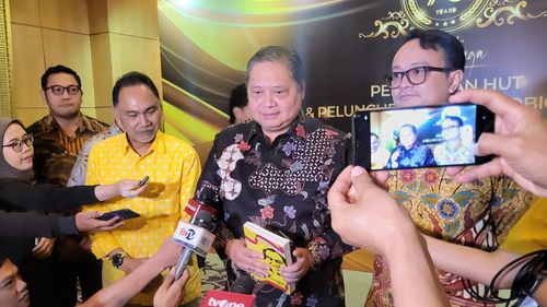 Soal Ridwan Kamil ke Pilkada Jabar atau Jakarta, Airlangga: Kader Golkar Tidak Ada Matinya