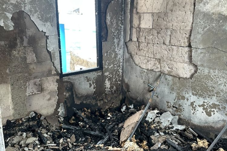 Kebakaran 2 Rumah di Pulogebang Jaktim, Diduga akibat Bakar Sampah