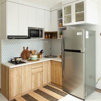 Ilustrasi dapur kecil, dapur sempit, kitchen set di dapur kecil.