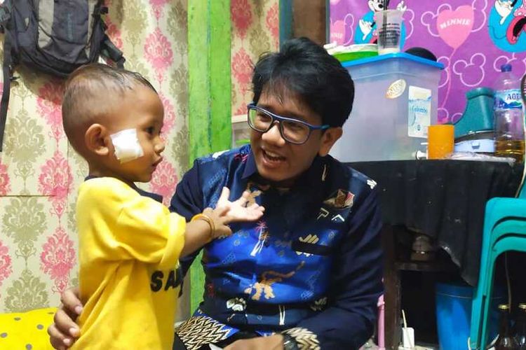 Seorang bayi berusia 14 bulan di Kota Makassar yang dipanah oleh geng motor saat dibonceng motor oleh pamannya di Jl Sabutung pada Selasa (1/2/2022) kemarin sudah mulai membaik.