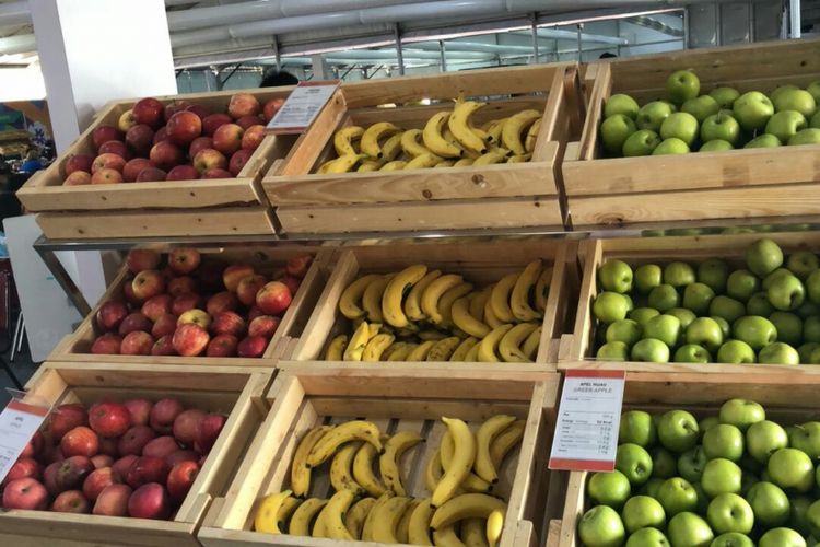 Buah buahan segar yang disajikan untuk para atlet di Dining Hall, Wisma Atlet Kemayoran.