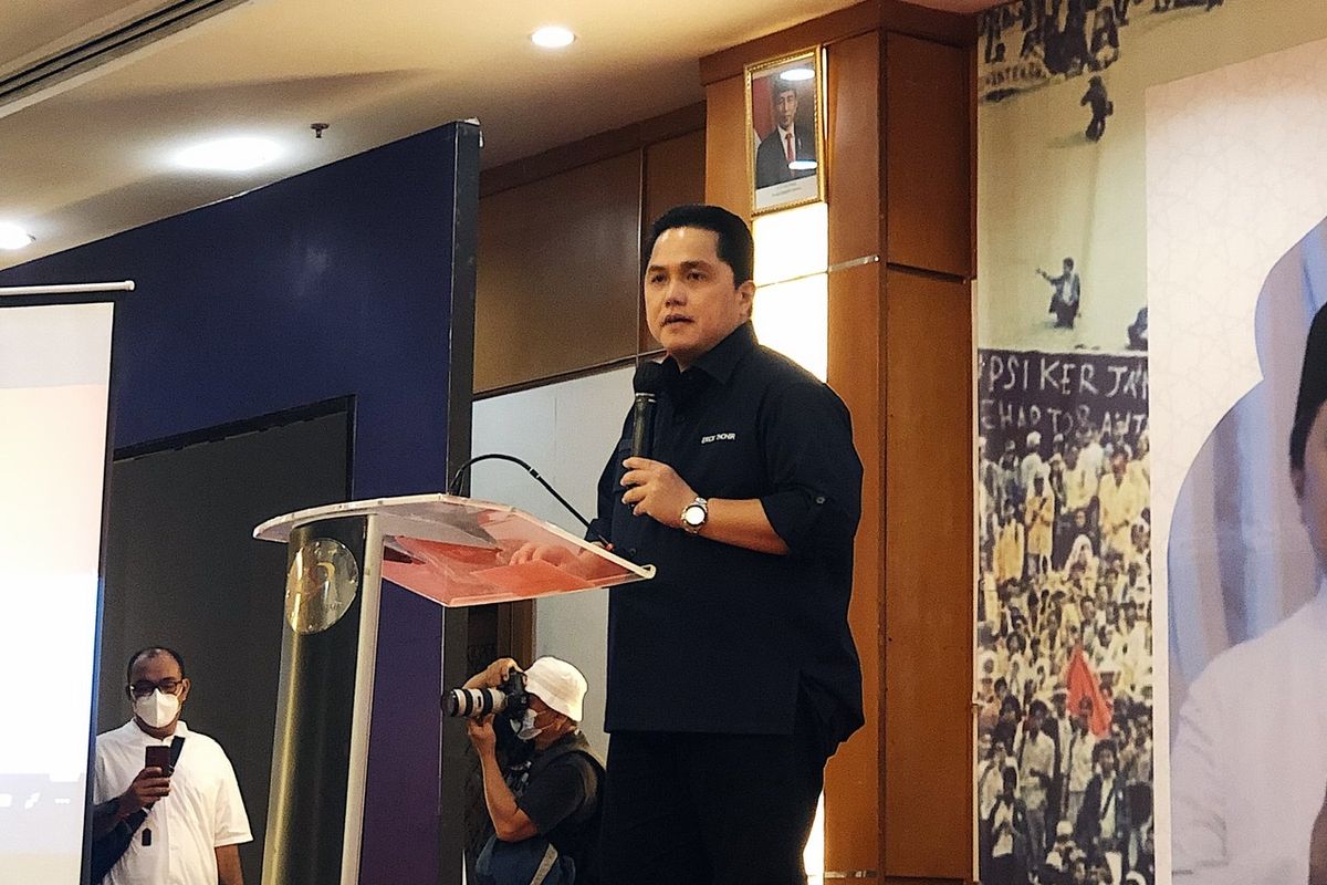 Menteri BUMN Erick Thohir saat menghadiri acara halalbihalal dengan aktivis 1998 di Hotel Grand Sahid Jaya, Jalan Jenderal Sudirman, Jakarta Pusat, Kamis (12/5/2022). 