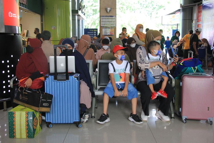 PT. Kereta Api Indonesia mengibau penumpang lebih hati-hati kerena banyak barang bawaan yang tertinggal. 