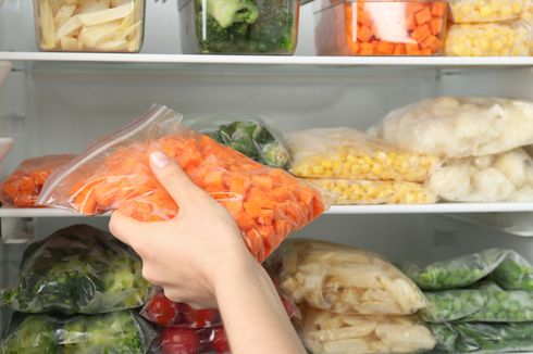 5 Jenis Makanan yang Sebaiknya Tidak Disimpan di Freezer