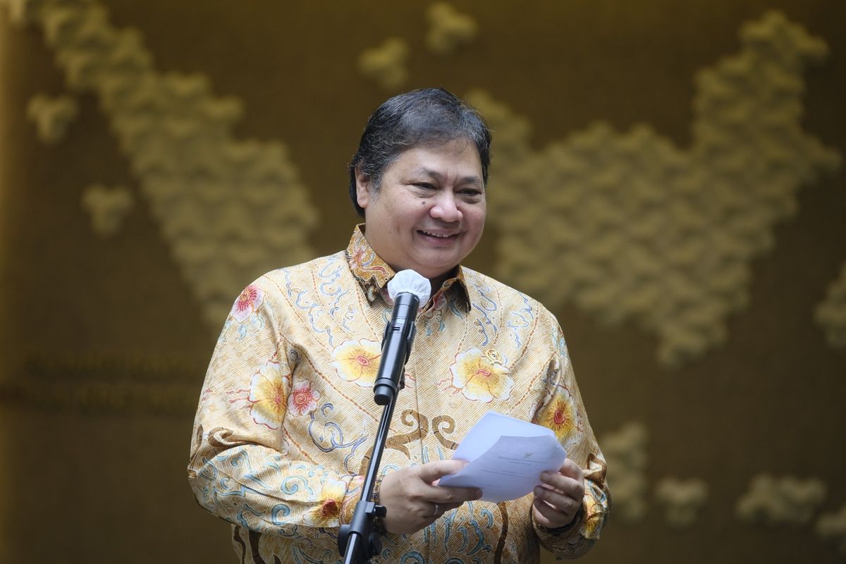 Menteri Koordinator Bidang Perekonomian (Menko Perekonomian) Airlangga Hartarto saat menyelenggarakan acara Halalbihalal Idul Fitri 1444 H, Selasa (2/5/2023). 