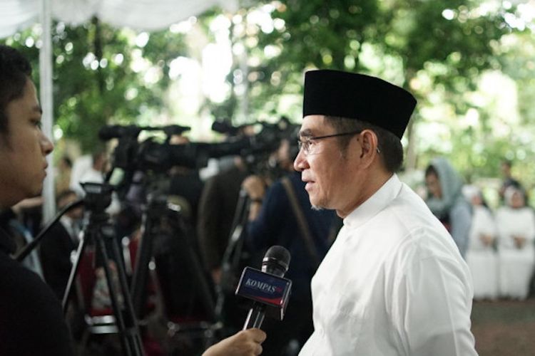 Hamdan Zoelva saat melayat Ani Yudhoyono di kediaman Cikeas, Minggu (2/6/2019). 