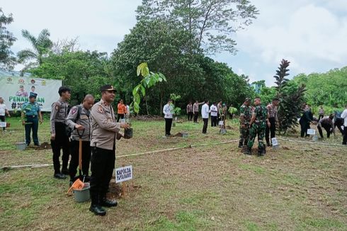Wakapolda Papua Barat Pimpin Penanaman 3.200 Pohon dalam Program 10 Juta Pohon