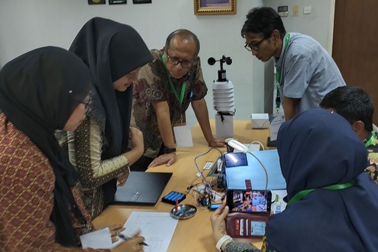UNJ Latih Guru Fisika SMA Gunakan Mikrokontroler dalam Pembelajaran