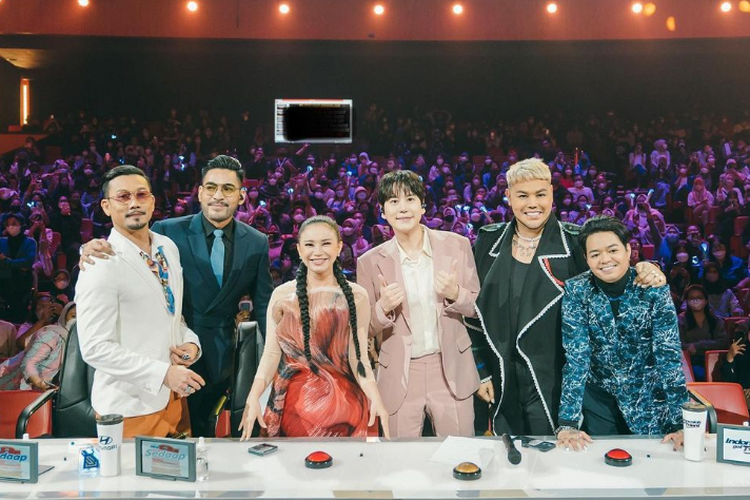 Indonesia's Got Talent (ki-ka: Denny Sumargo, Robby Purba, Rossa, Kyuhyun, Ivan Gunawan, Reza Arap)