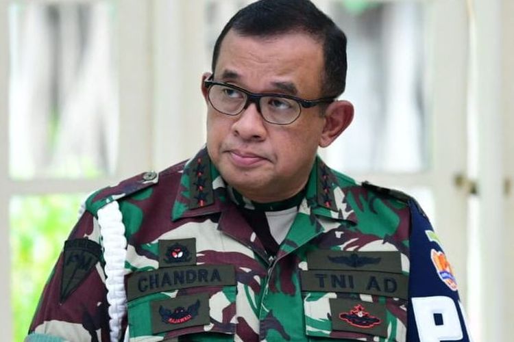 Danpuspomad Letjen TNI Chandra W Sukotjo. Ia mengumumkan enam prajurit TNI AD ditetapkan sebagai tersangka kasus mutilasi warga sipil di Mimika.