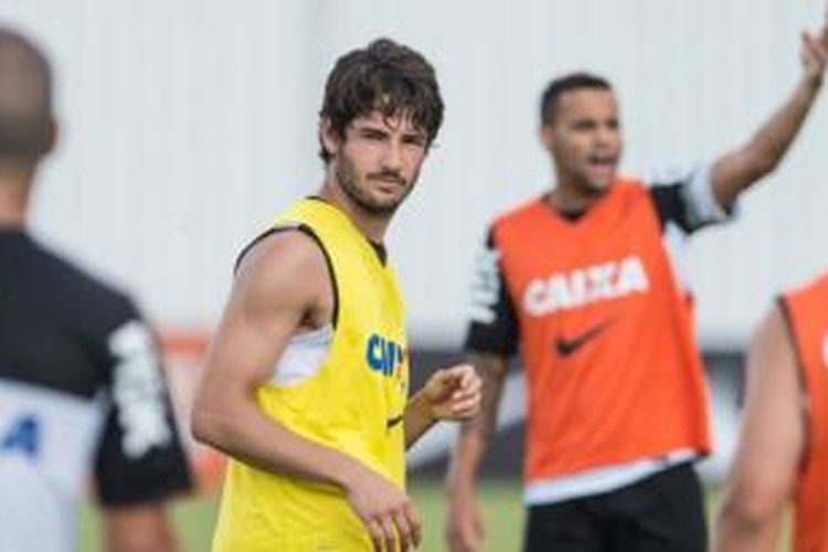 Gelandang Corinthians, Alexandre Pato.
