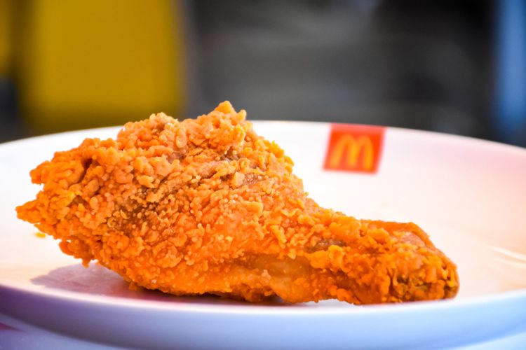 Ilustrasi ayam goreng krispi ala McDonalds. 