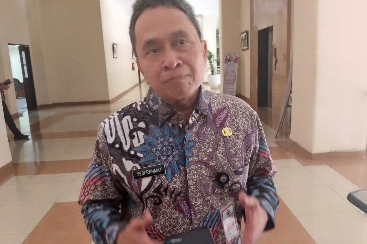 Pjs Bupati Tasikmalaya, Jawa Barat, Yedi Rahmat, saat diwawancara oleh wartawan di Kantor Bupati Tasikmalaya, Kamis (24/10/2024).