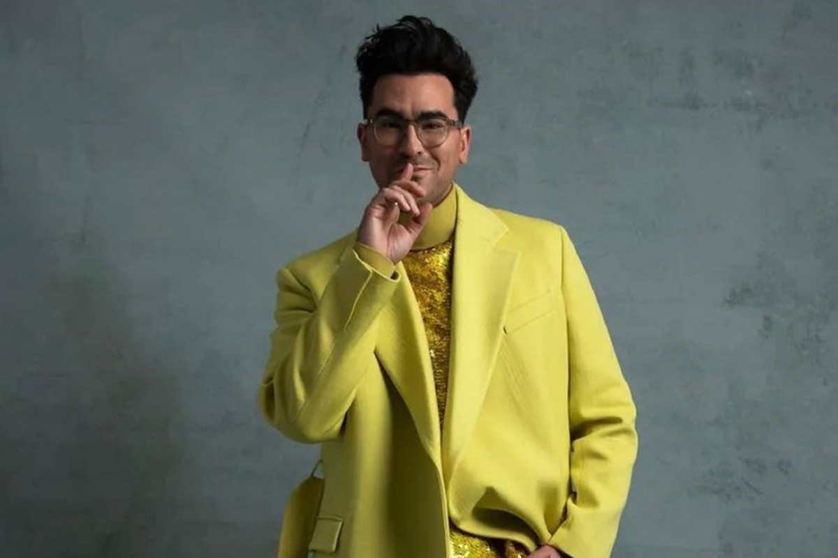 Dan Levy dalam virtual red carpet penghargaan Golden Globe 2021