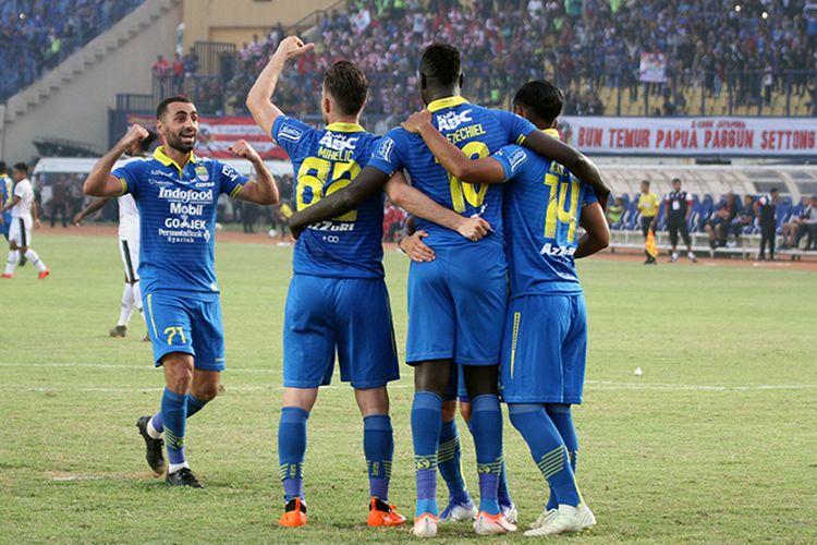 Tim Persib Bandung, saat merayakan gol ke gawang gawang Madura United. (KOMPAS.com/SEPTIAN NUGRAHA)