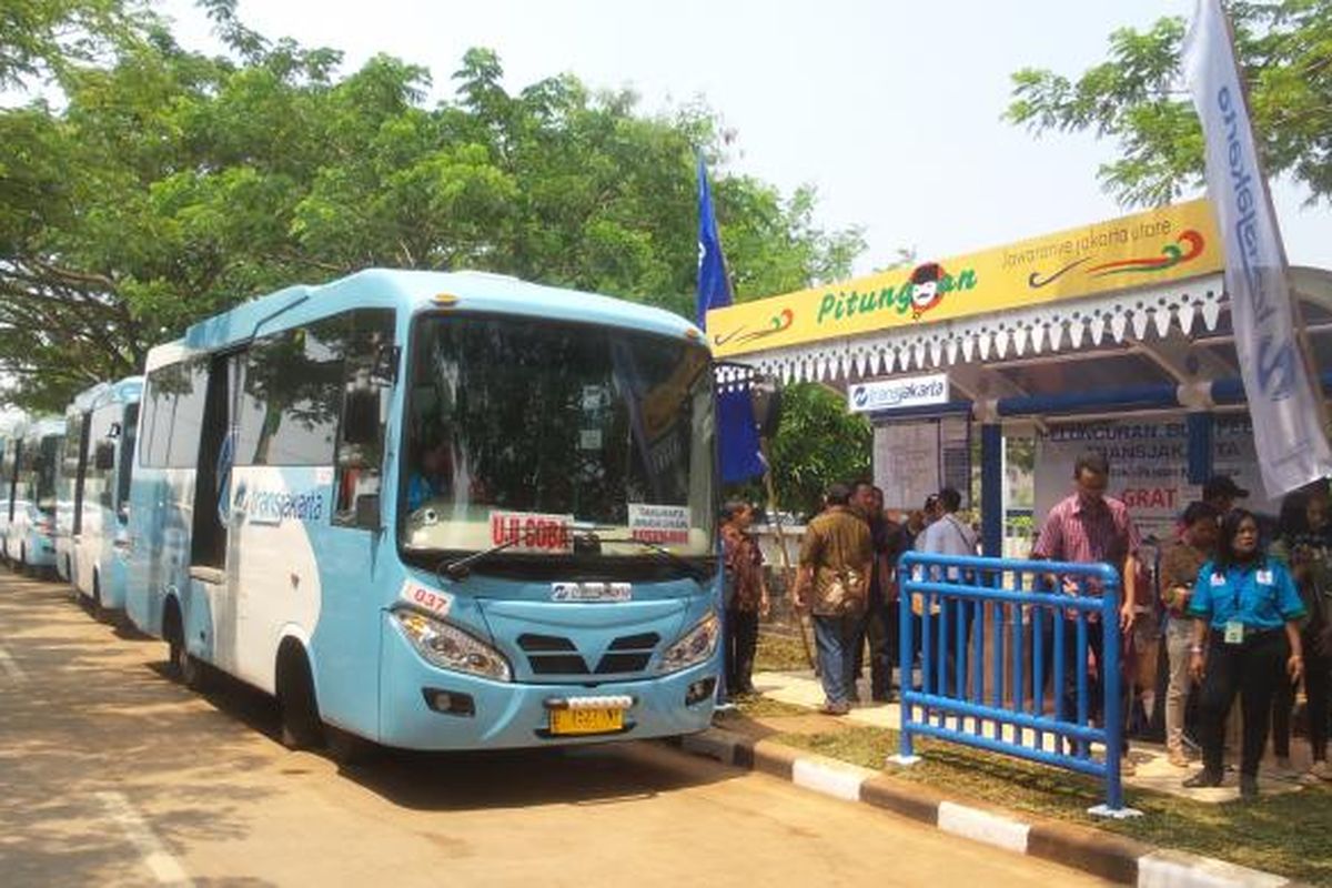Bus transjakarta yang digunakan untuk layanan bus gratis ke Rusunawa Marunda, Jakarta Utara.