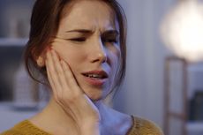 4 Alasan Sakit Gigi Terasa Menyiksa di Malam Hari