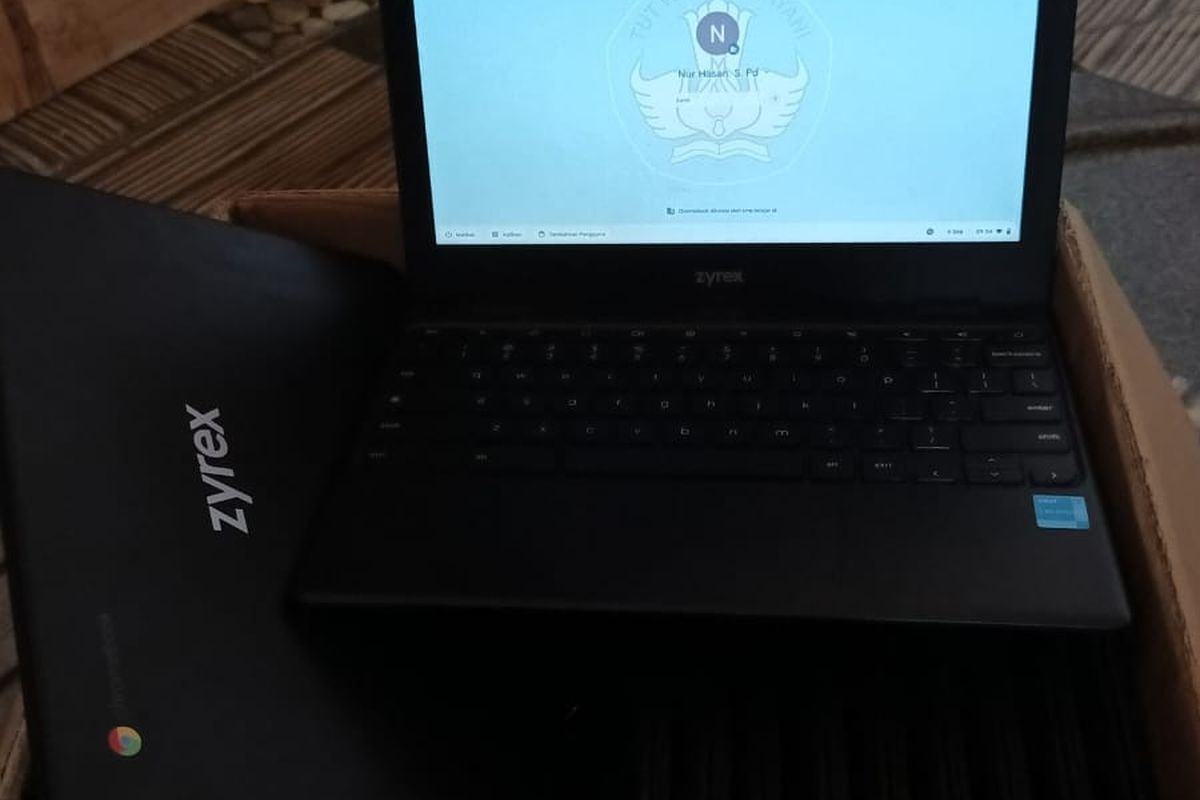 Laptop Chromebook merk Zyrex yang diterima SMP Al-Ihsan Era Nadiem Makarim, Pasean Pamekasan, Senin (8/9/2025)