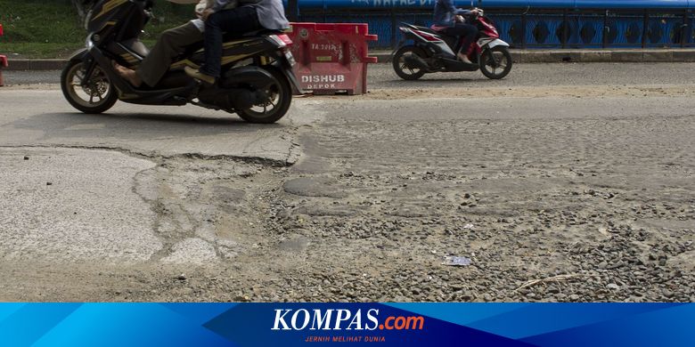 Mulai Sering Hujan, Pahami Cara Aman Melewati Jalan Rusak dan Berlubang - Vimarsana News