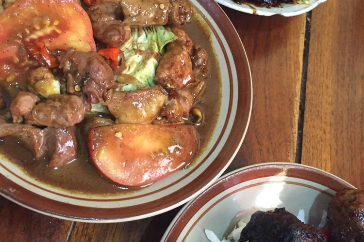 Masakan kambing di warung Pak Manto, Solo, Jawa Tengah.