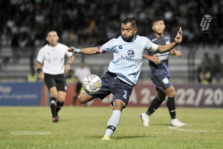 Striker Persela Lamongan, Zulham Zamrun, dalam ajang Liga 2 2022-2023.