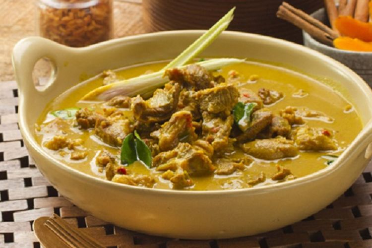 Gulai kambing kerap menjadi santapan wajib bersama keluarga di rumah saat Hari Raya Idul Adha