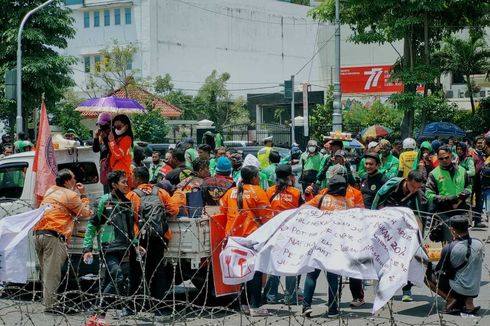 Ratusan Pengemudi Ojol Demo di Kantor Gubernur Jateng, Minta Kenaikan Tarif hingga Asuransi 