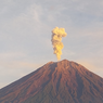 Selasa Pagi, Gunung Semeru Letuskan Asap Tebal Setinggi 1.000 Meter