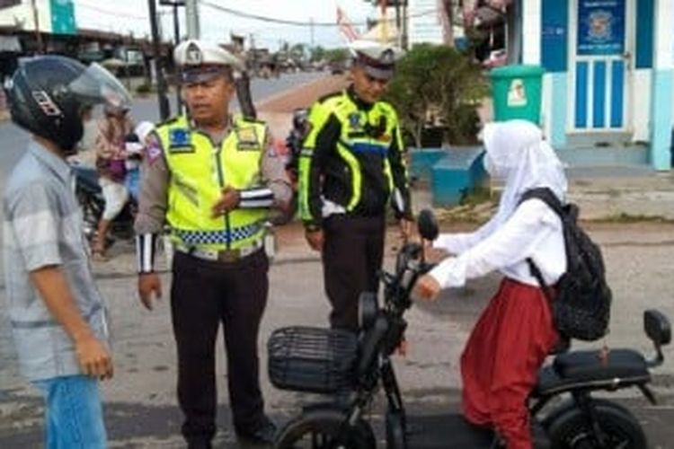 Satlantas Polrestabes Makassar, mengeluarkan larangan penggunaan sepeda listrik bertenaga baterai di jalan umum karena dianggap berbahaya.
