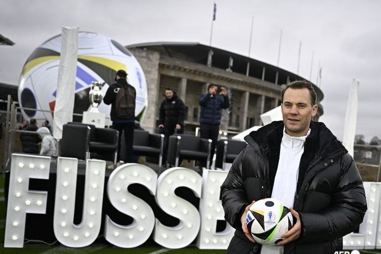 Pelatih timnas Jerman, Julian Nagelsmann, telah menetapkan pilihan untuk menjadikan Manuel Neuer penjaga gawang utama Der Panzer di Piala Eropa 2024.