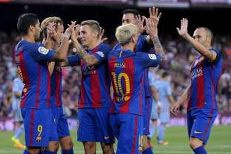 Para pemain FC Barcelona merayakan gol ke gawang Sampdoria dalam laga Trofeo Joan Gamper di Stadion Camp Nou, Rabu (10/8/2016) waktu setempat atau Kamis dini hari WIB.