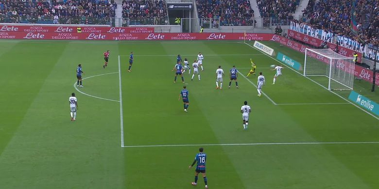 Pelatih Sassuolo, Fabio Grosso, memberikan pujian kepada Jay Idzes dkk setelah meraih tiga poin dengan kemenangan 3-0 di markas Atalanta pada pekan ke-11 Liga Italia 2025/2026 di Stadion Atleti Azzurri d'Italia, Minggu (9/11/2025).